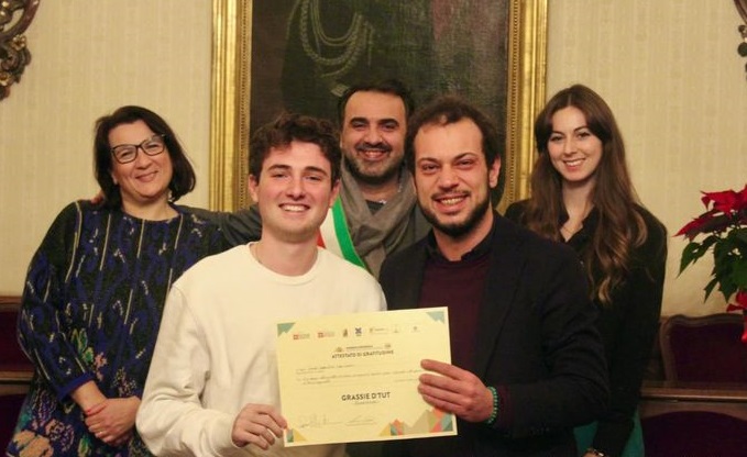 MONCALIERI – Premiato Davide, giovane impegnato nella cura della città