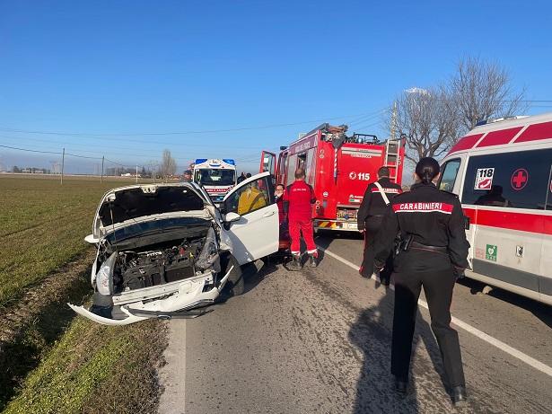 CARMAGNOLA – Incidente in via Poirino: cinque feriti in ospedale