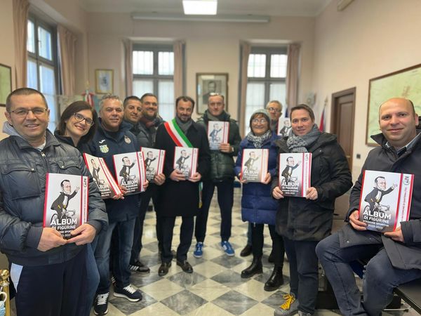 SANTENA – Le figurine degli sportivi locali al posto dei campioni della Panini
