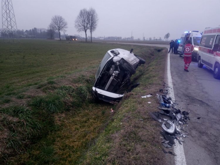 CARMAGNOLA – Brutto incidente su via Carignano: tre feriti in ospedale