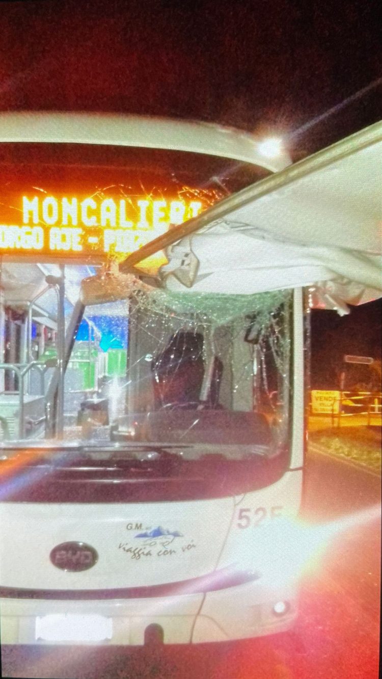 MONCALIERI – Incidente in strada Revigliasco, autista dell’autobus finisce in ospedale
