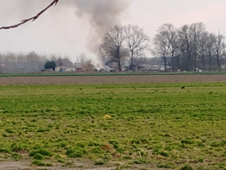 VINOVO – Incendio in un’area agricola al confine con Moncalieri