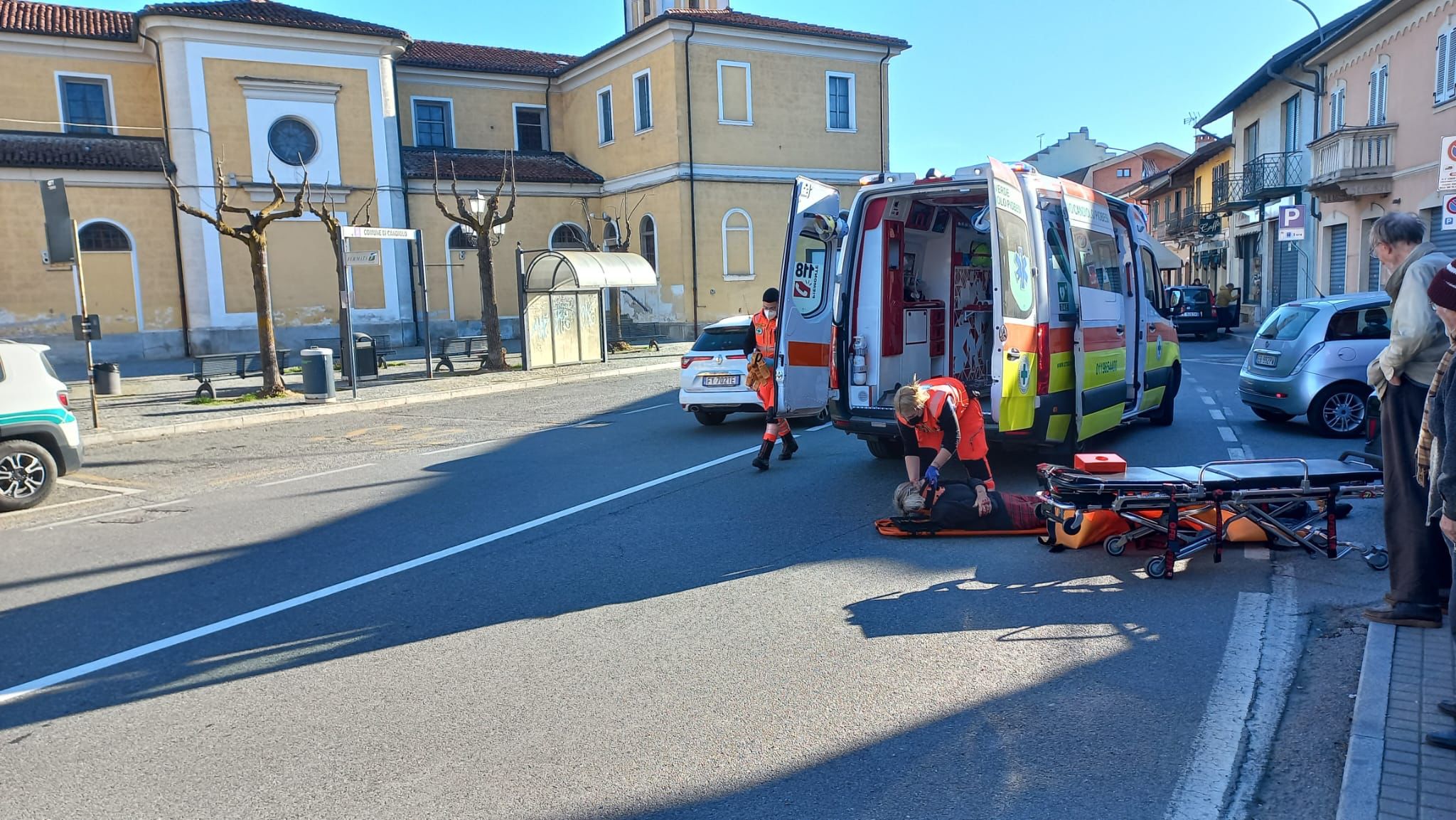 CANDIOLO – Brutto investimento nella mattinata: donna in ospedale in condizioni serie