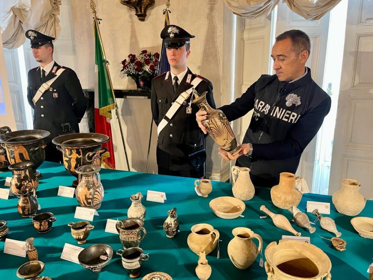 I carabinieri ritrovano una importante collezione di cimeli trafugata in passato