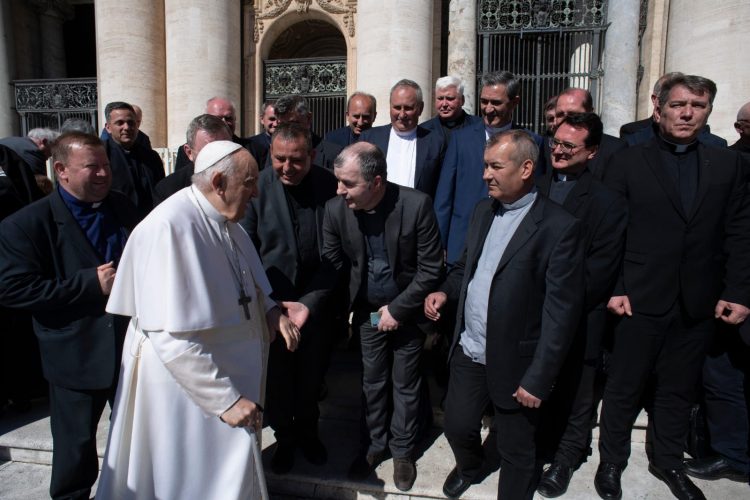 CARMAGNOLA – Don Iosif incontra Papa Francesco