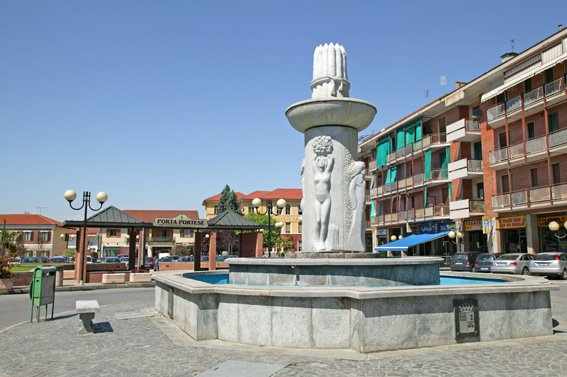 SANTENA – Segni di primavera in piazza Martiri