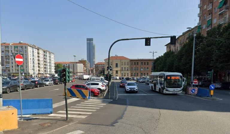 PIAZZA BENGASI – Una passeggiata per mantenere alta l’attenzione sui problemi della zona