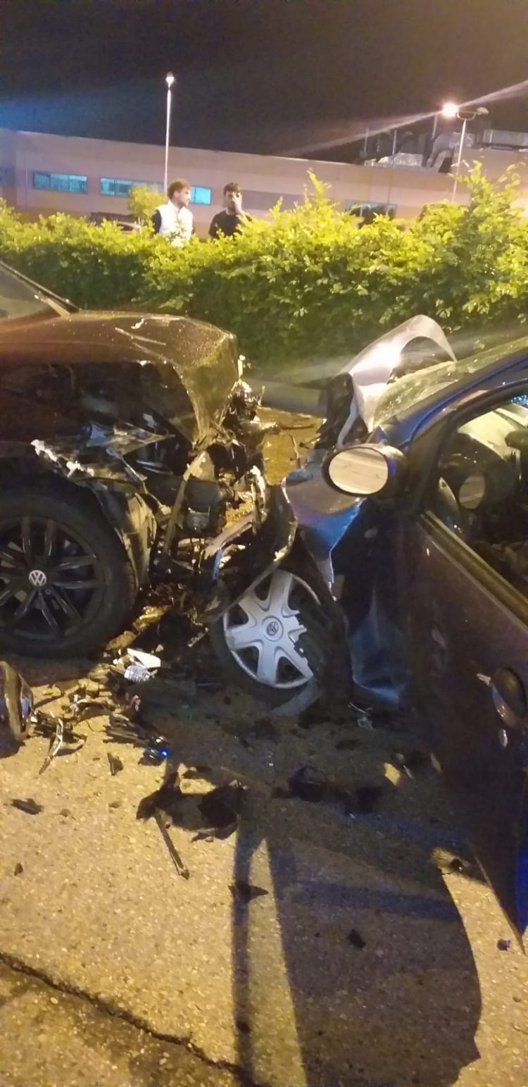 LA LOGGIA – Brutto incidente in strada Nizza, tre auto coinvolte