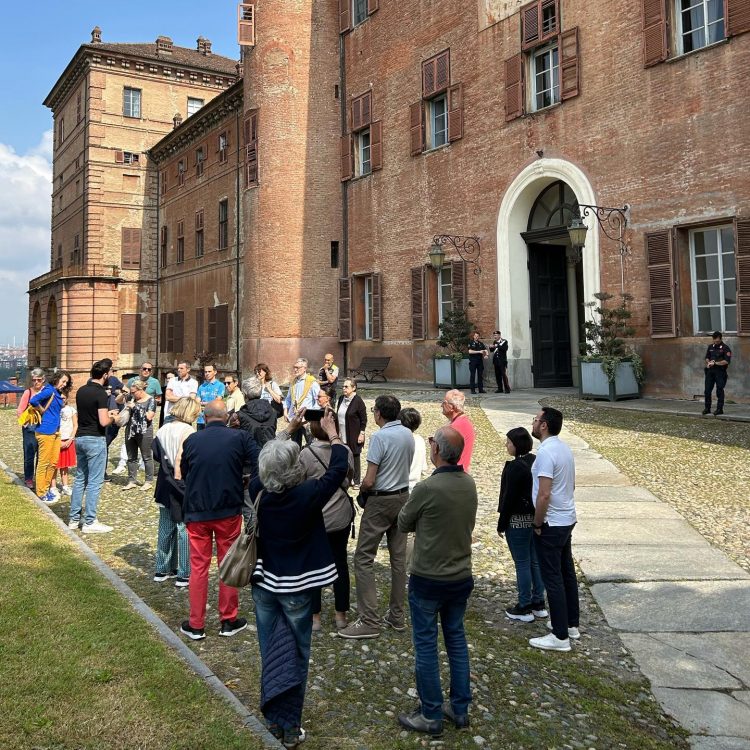 MONCALIERI – Successo per la visita al Castello con ‘Luce di Taglio’