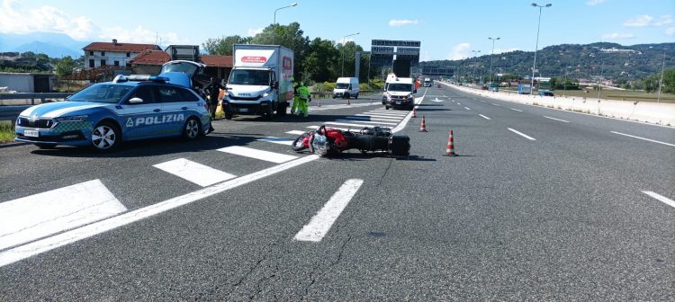 MONCALIERI – Scontro sulla sopraelevata: ferito un motociclista