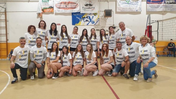 NICHELINO – La festa per la promozione del Nichelino Volley