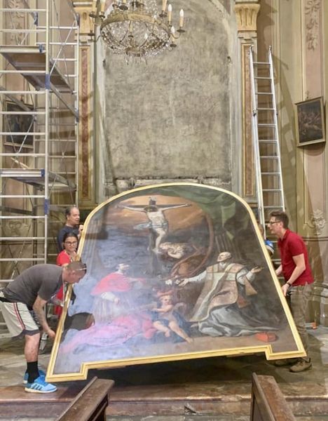 NICHELINO – Nella chiesa antica della Santissima Trinità è ritornata la pala del Cervetti restaurata