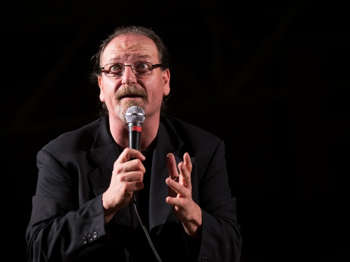 CARMAGNOLA – Flavio Oreglio chiude il mese della cultura