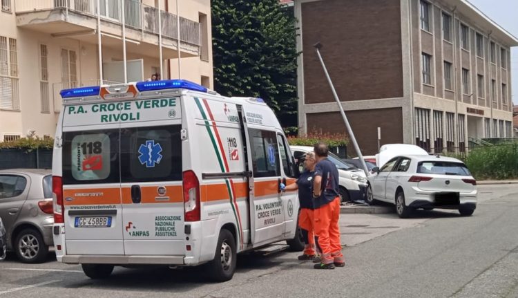 NICHELINO – Perde il controllo dell’auto per un malore e si schianta contro un palo