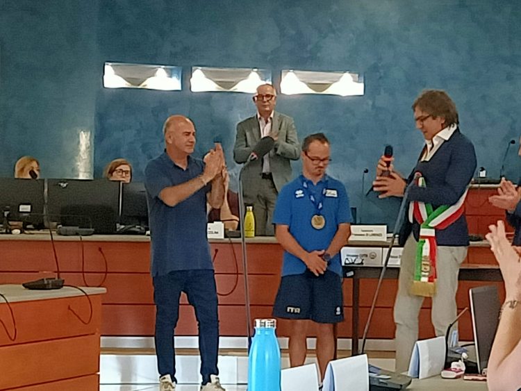 NICHELINO – Il Comune premia Andrea Appendino, atleta disabile protagonista alle Olimpiadi di Vichy