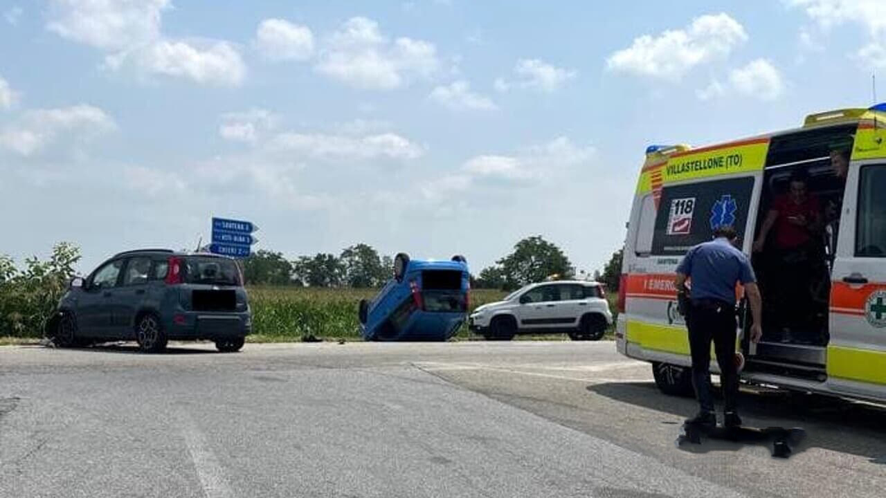 Cambiano: incidente tra due utilitarie causa il ferimento di due donne