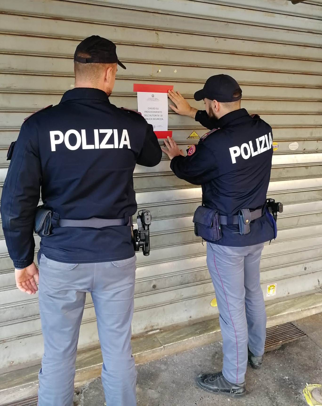 NICHELINO – La polizia chiude una pizzeria: «era una base logistica dello spaccio»