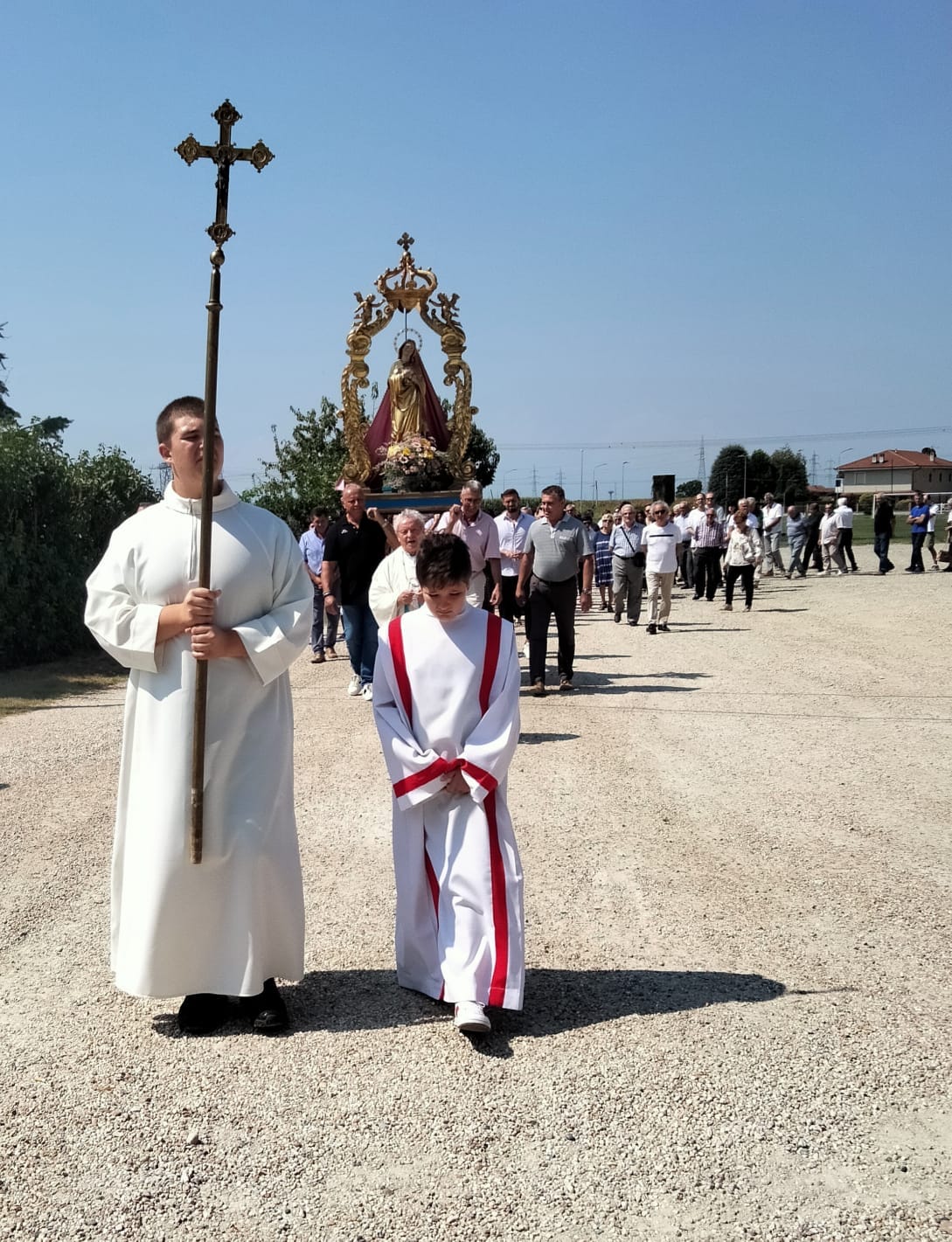 CARMAGNOLA – Partecipata processione per l’Assunzione di Maria Vergine