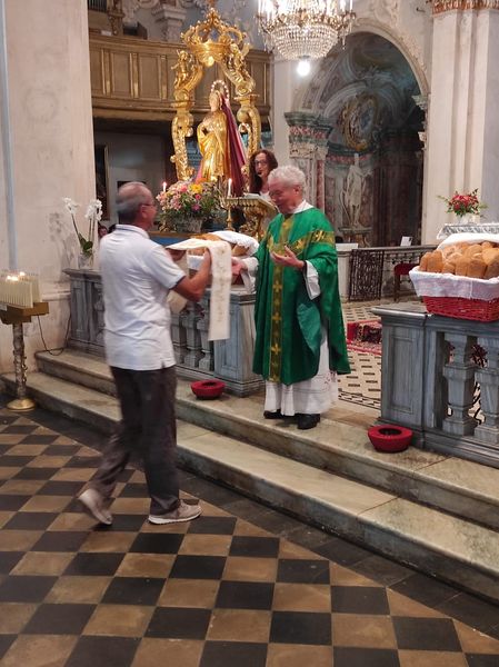 CARMAGNOLA – Un regalo della parrocchia per gli 80 anni di Adriano Gennari