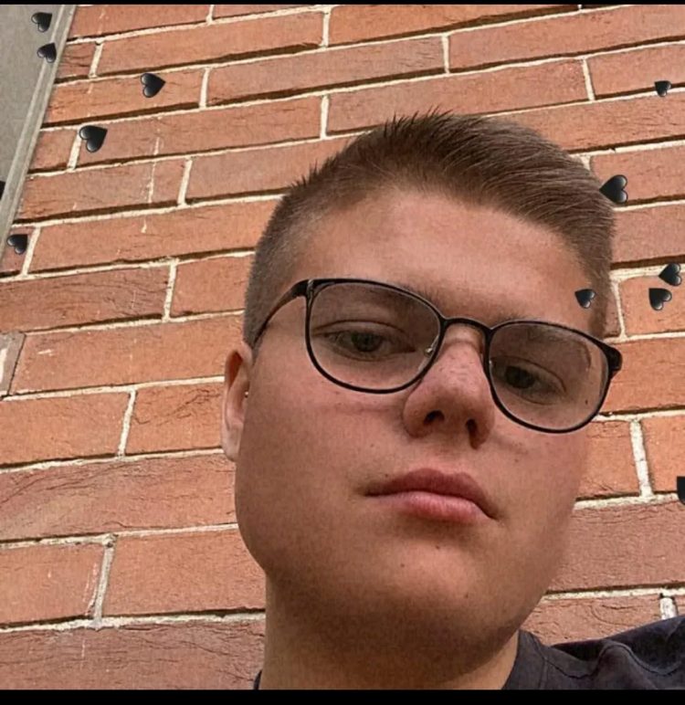 MONCALIERI – Il dolore per la morte di Devis, ragazzo già uomo