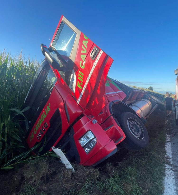 POIRINO – Incidente sulla provinciale 129, strada chiusa per tutta la giornata al confine con Carmagnola