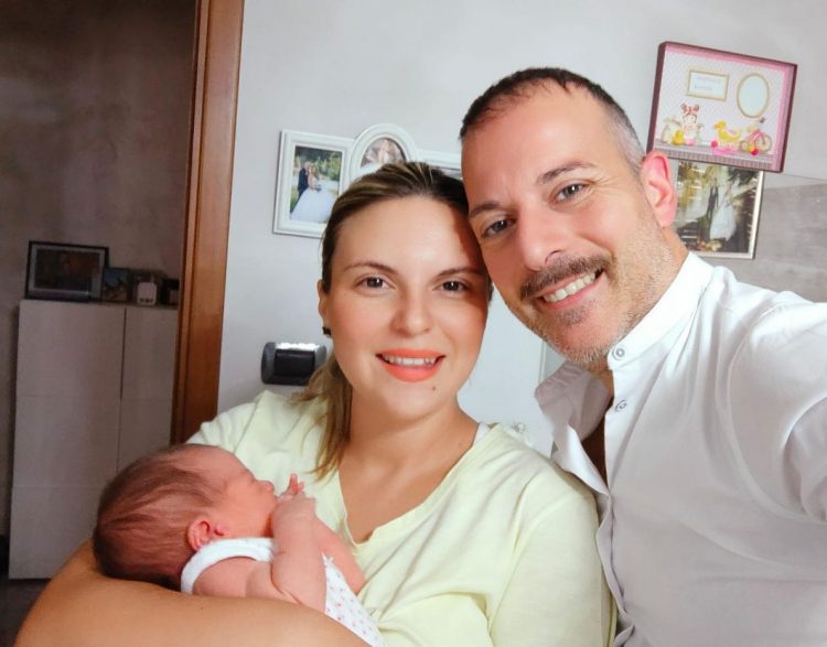 NICHELINO – Un Fiocco ‘giallo’ alle poste per la nascita di Elettra Emma