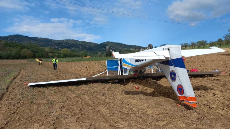 MONCALIERI – La paura per l’aereo atterrato in emergenza in collina