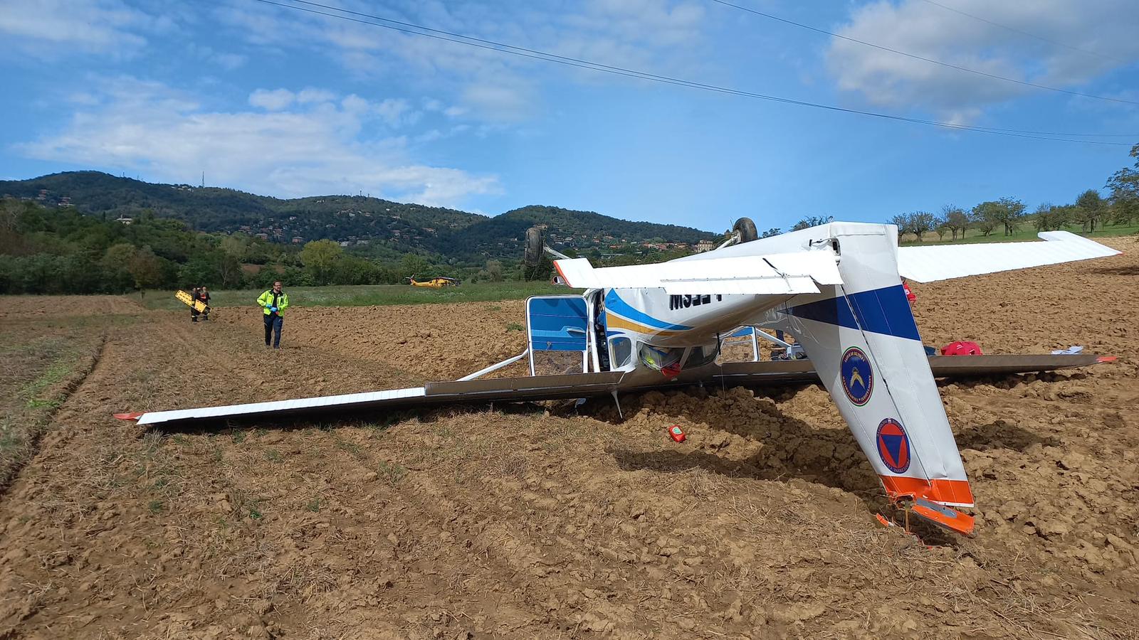 MONCALIERI – La paura per l’aereo atterrato in emergenza in collina