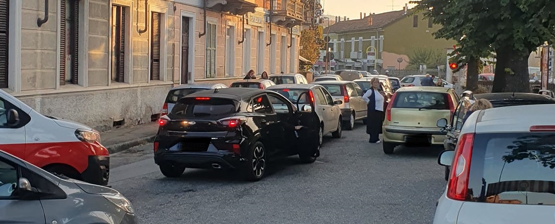 NICHELINO – Guasto al treno in stazione: circolazione in tilt