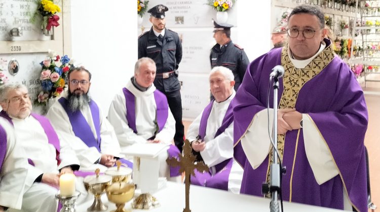 Moncalieri ricorda i defunti con Messa al cimitero