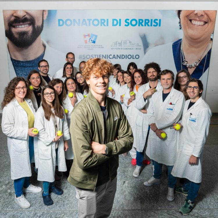 CANDIOLO – Jannik Sinner in visita al centro di ricerca sul cancro