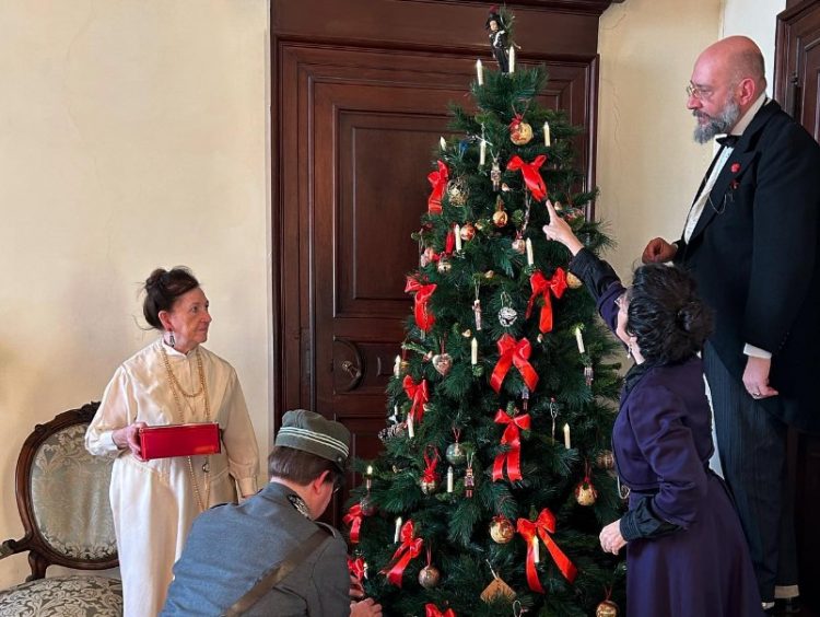 MONCALIERI – Luce di taglio al Castello, per Natale