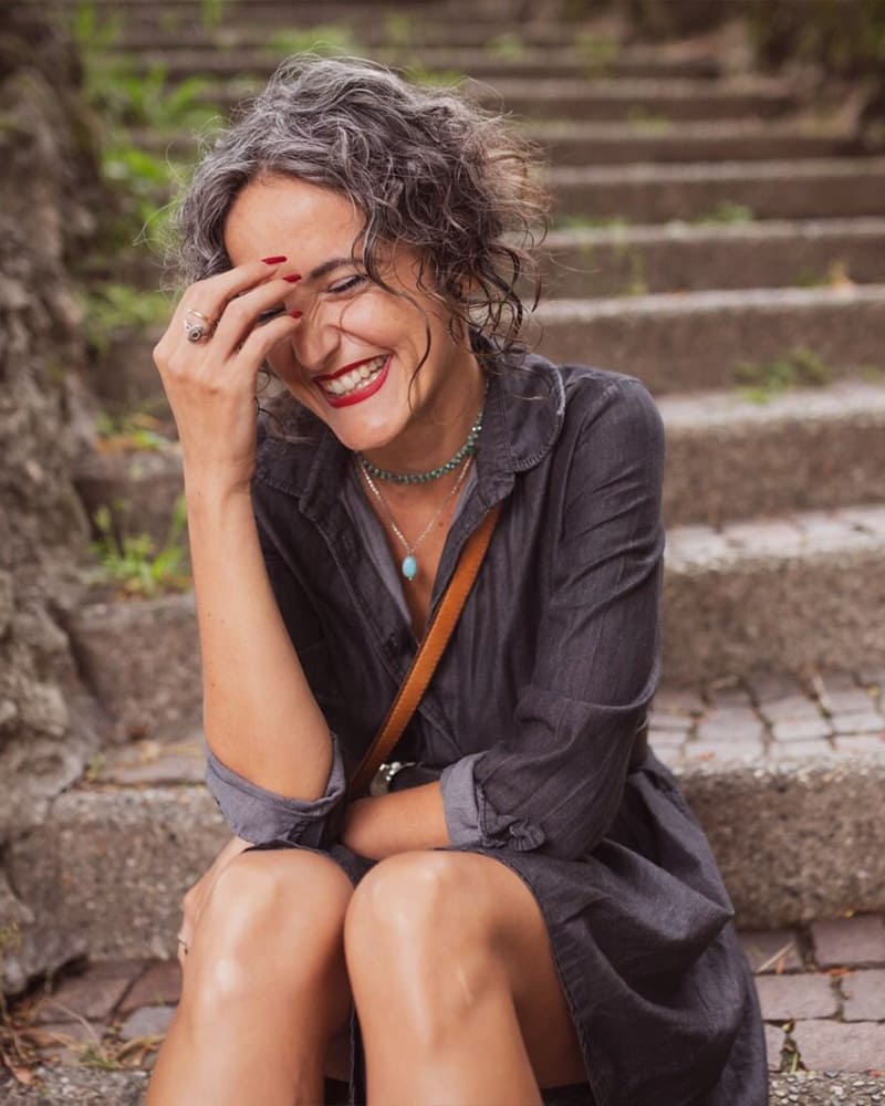 CARMAGNOLA – Giovedì 25 il primo «Aperilibro» del 2024 con la scrittrice Enrica Tesio e il suo «I sorrisi non fanno rumore». Per l’occasione verrà svelato il manifesto di «Letti di notte 2024»