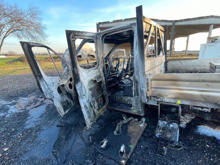CARMAGNOLA – Incendio ad un furgone in via Poirino