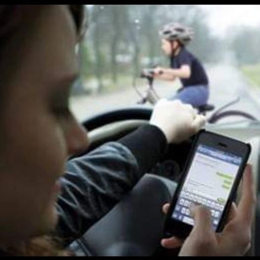 SANTENA – Giro di vite della polizia locale per la guida con il cellulare