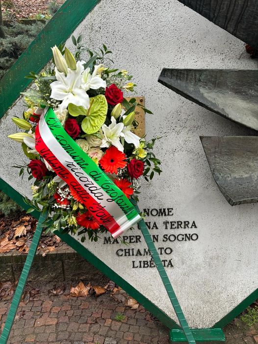 TROFARELLO – Il giorno del ricordo con le bandiere a mezz’asta sul Comune