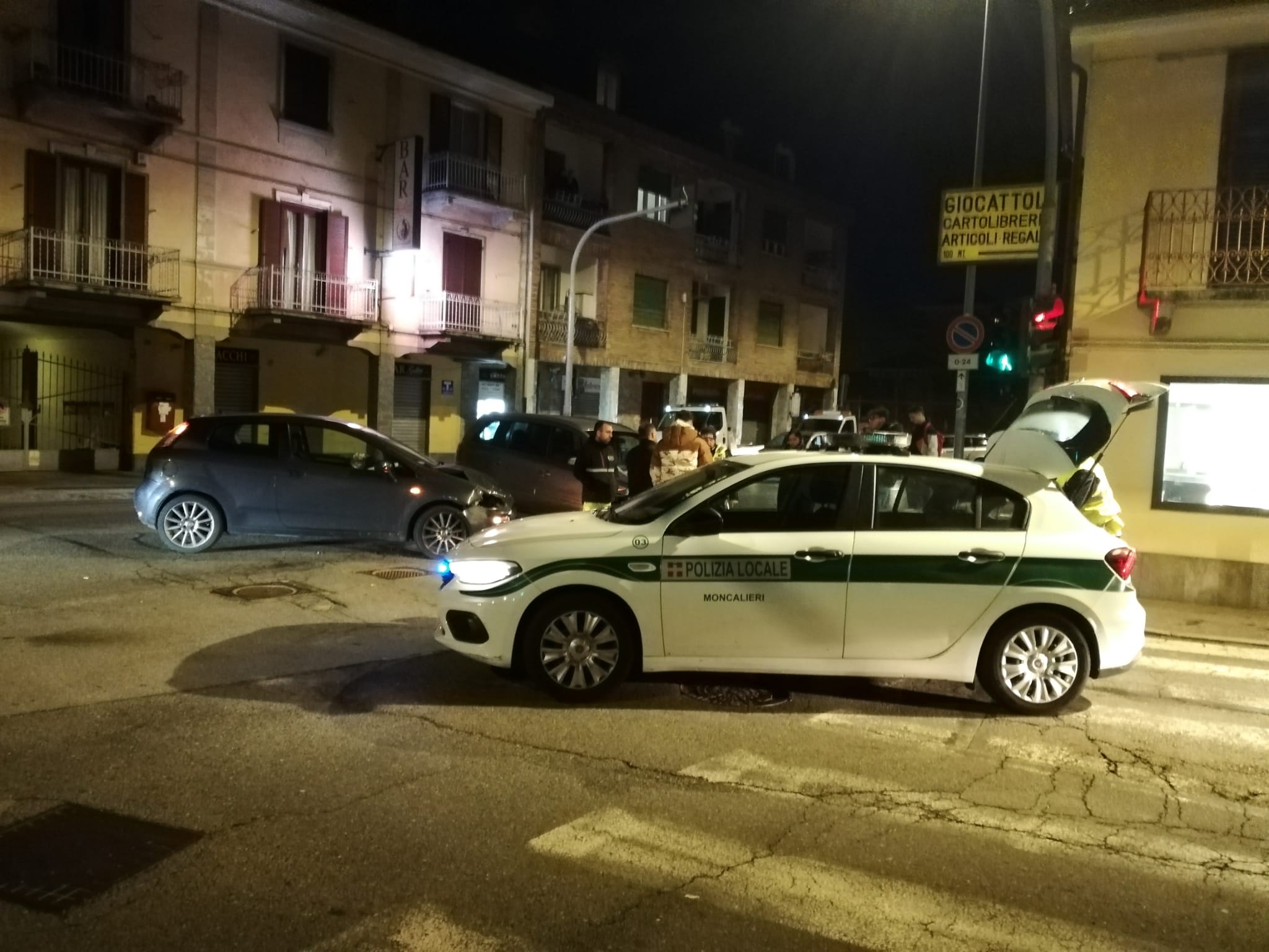 MONCALIERI – Paura per un incidente in strada Genova tra due auto