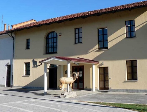 CARMAGNOLA – Nella sede provvisoria della biblioteca viene attivata la consultazione dei quotidiani