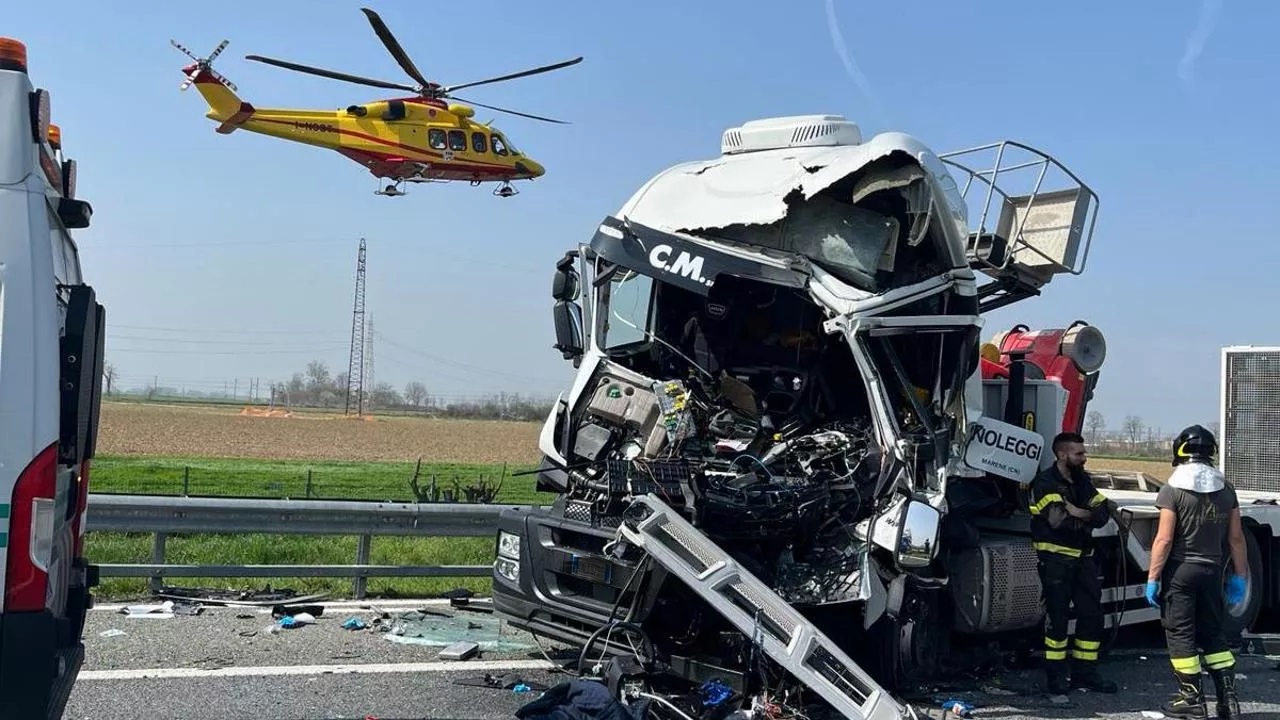 CARMAGNOLA – Incidente in autostrada: muore un camionista di 56 anni