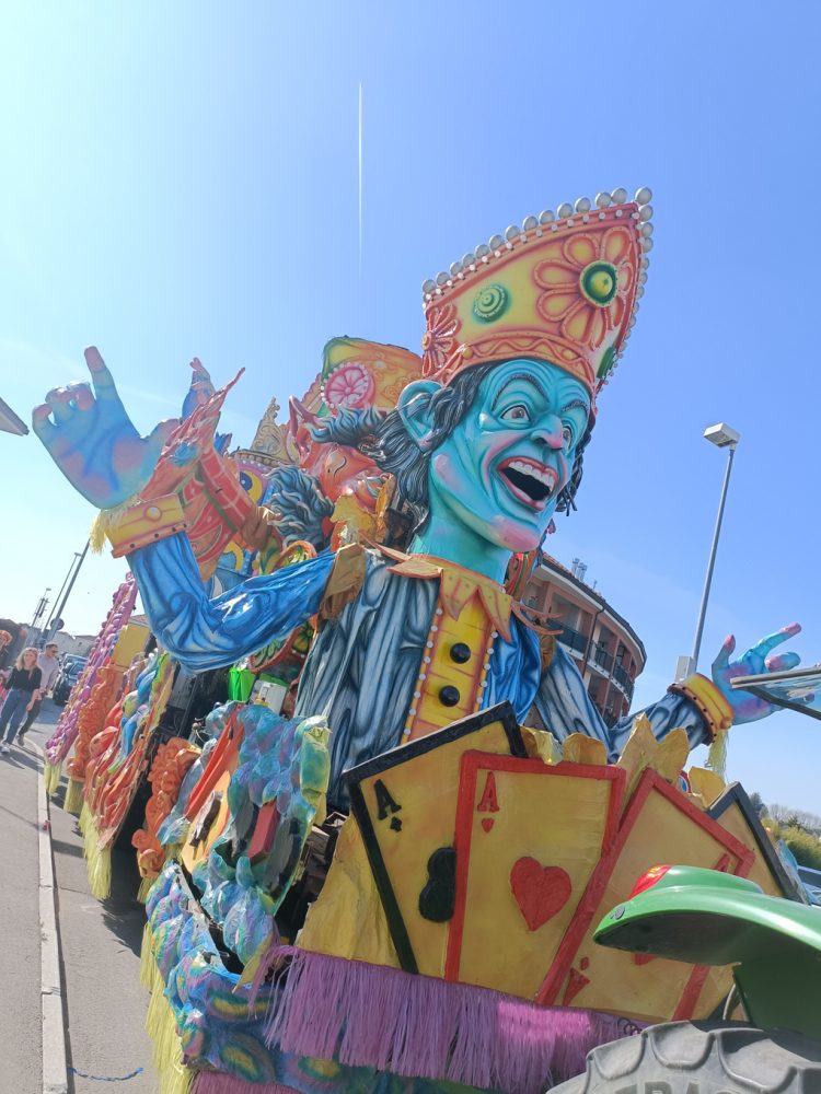 LA LOGGIA – Dopo 17 anni di assenza il carnevale è tornato ad animare le strade