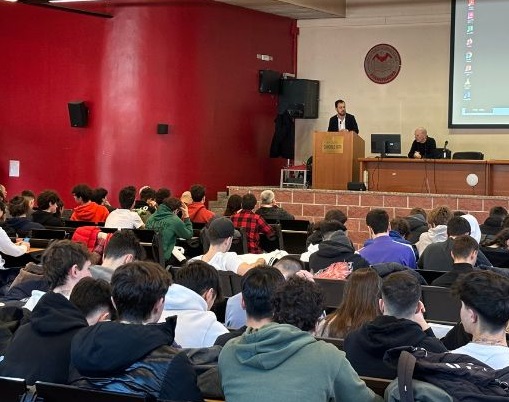 MONCALIERI – Il diritto del lavoro visto con gli studenti