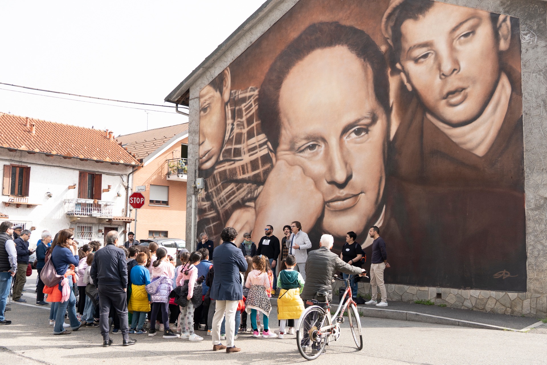 NICHELINO – Inaugurato il nuovo murales dedicato a Don Milani