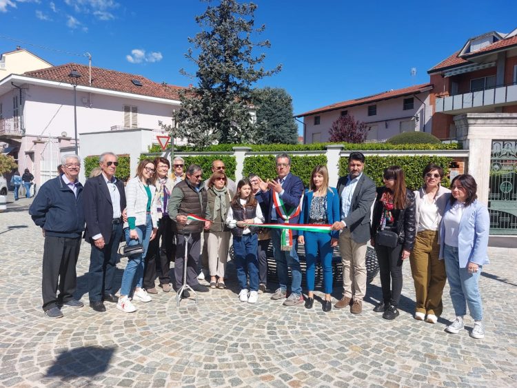 VILLASTELLONE – Inaugurata la nuova piazzetta di fronte alla chiesa della Madonna Addolorata