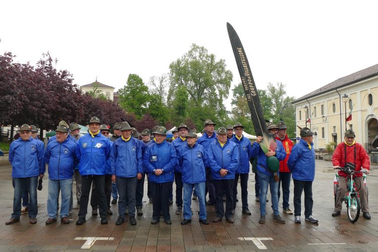 VILLASTELLONE – La festa dei 90 anni del gruppo alpini