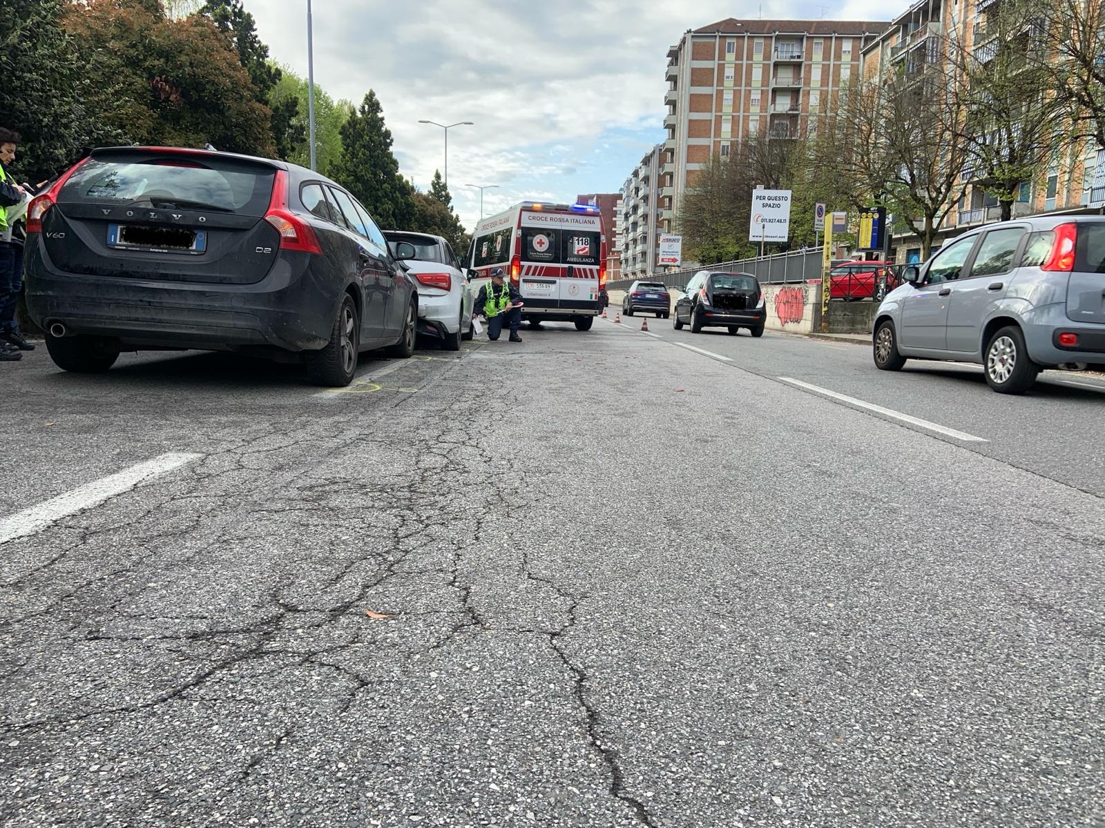 MONCALIERI – Sette auto coinvolte in un incidente in corso Trieste