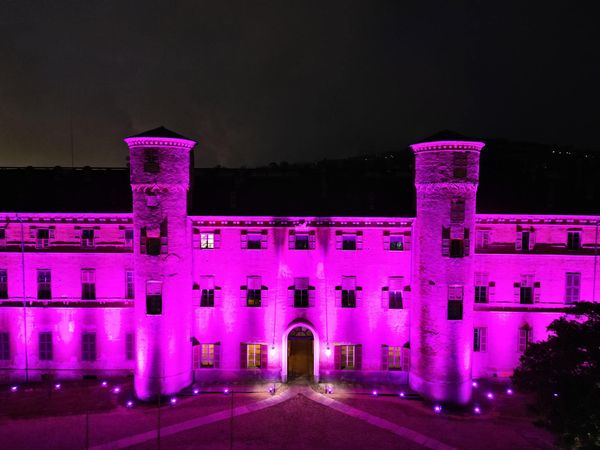 MONCALIERI – Castello si colora di rosa per il Giro