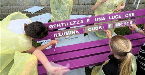 SANTENA – Inaugurata la panchina della gentilezza all’istituto Falcone Borsellino