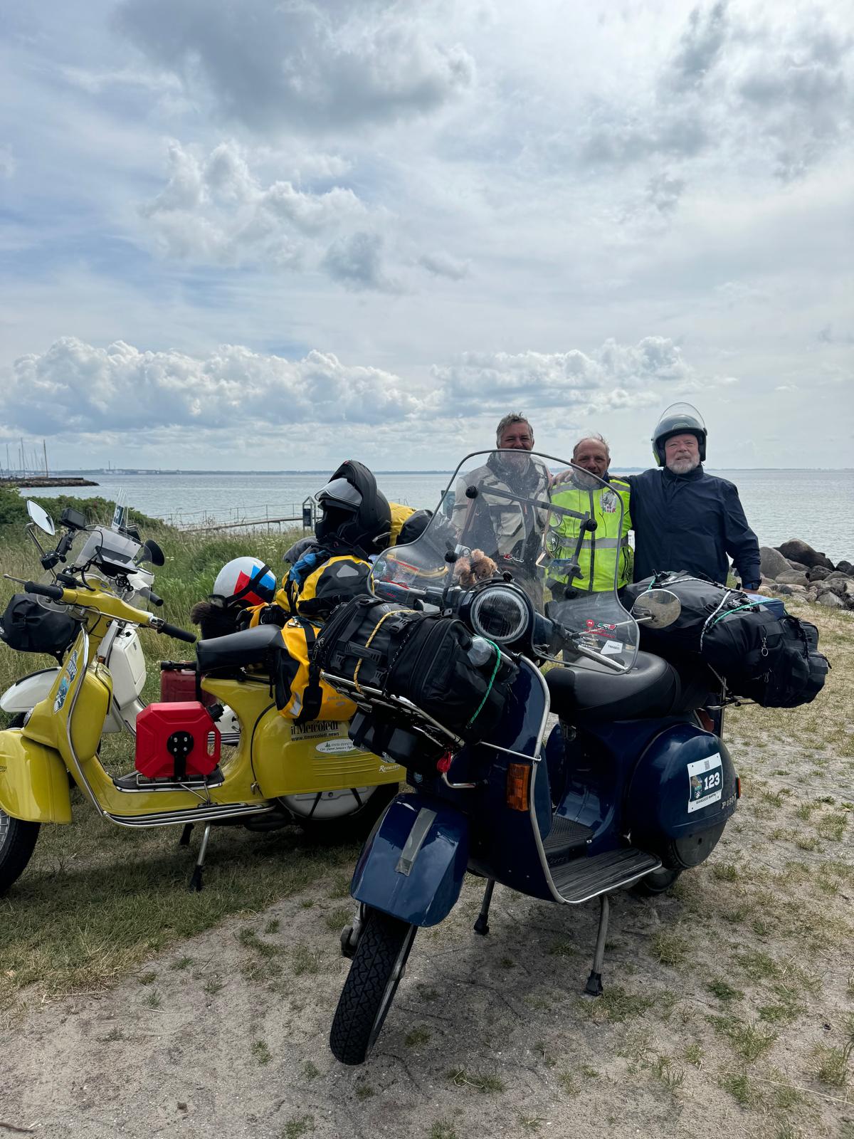 Saracco alla NordKapp sulla sua Vespa è in Scandinavia