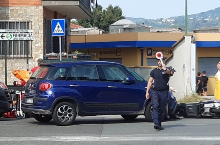 NICHELINO – Ancora un incidente in via Giusti: auto e motorino coinvolti
