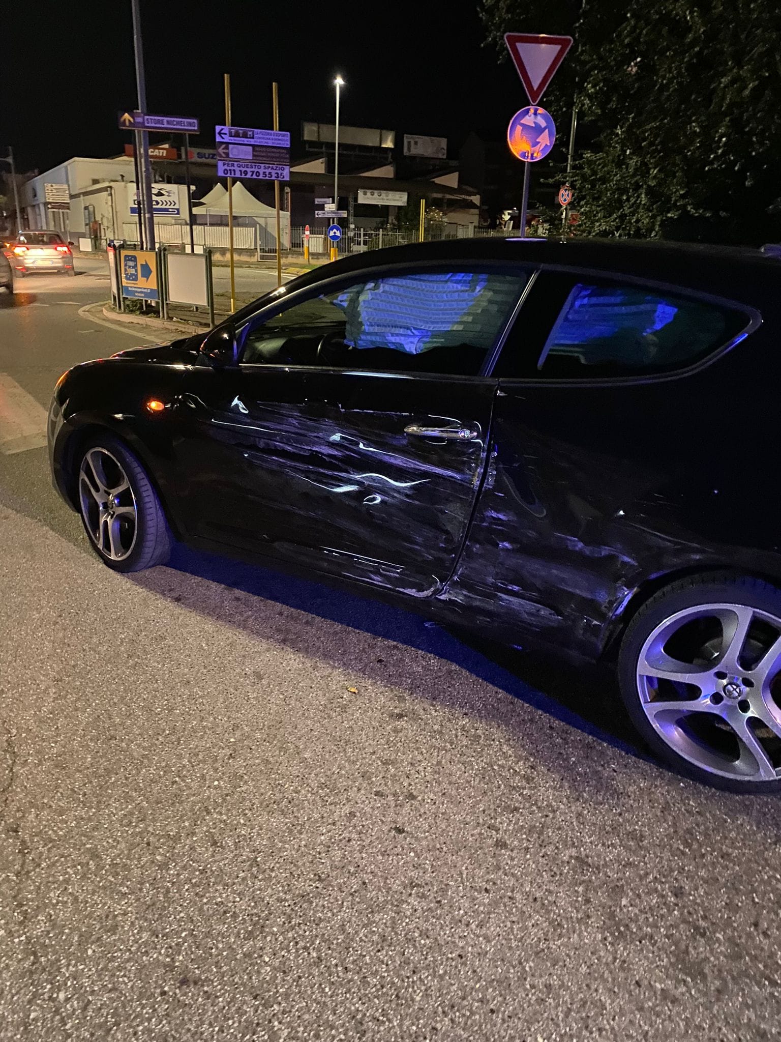 NICHELINO – Pirata della strada in via XXV Aprile, illesa la vittima NICHELINO – Pirata della strada in via XXV Aprile, illesa la vittima